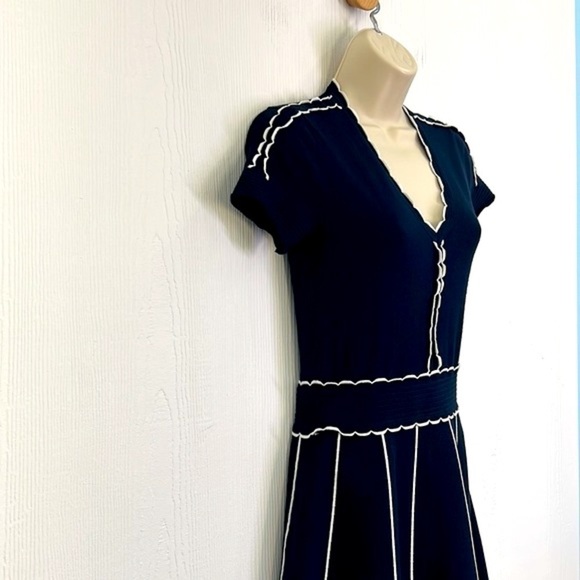 Draper James - Navy Fit & Flare With Scalloped Detail Pleated MIDI Dress Size XS - Picture 4 of 12